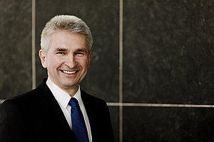 Prof. Dr. Andreas Pinkwart, Minister für Wirtschaft, Innovation, Digitalisierung und Energie des Landes Nordrhein-Westfalen ist Schirmherr des CSR-Preises OWL 2020.  Portrait: MWIDE / Lichtenscheidt